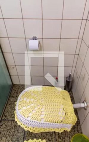 Casa à venda com 180m², 4 quartos e 2 vagas Casa à venda com 180m², 4 quartos e 2 vagasCasa2- Banheiro