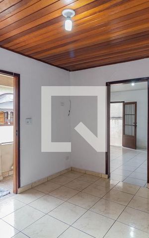 Casa à venda com 180m², 4 quartos e 2 vagas Casa à venda com 180m², 4 quartos e 2 vagasCasa1-Sala