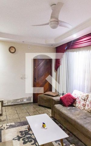 Casa à venda com 180m², 4 quartos e 2 vagas Casa à venda com 180m², 4 quartos e 2 vagasCasa2- Sala