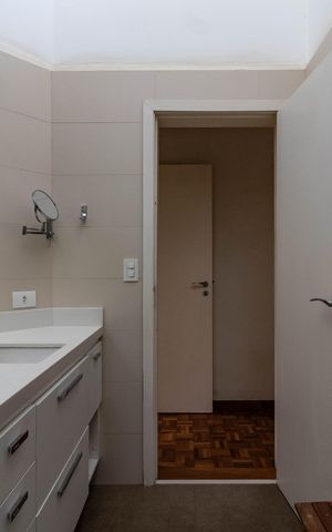 Casa à venda com 410m², 4 quartos e 3 vagas Casa à venda com 410m², 4 quartos e 3 vagasBanheiro da Suíte 2