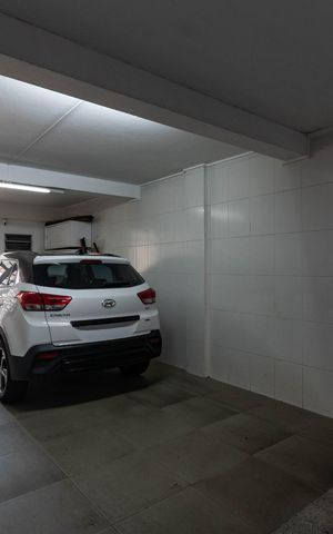 Casa à venda com 410m², 4 quartos e 3 vagas Casa à venda com 410m², 4 quartos e 3 vagasGaragem