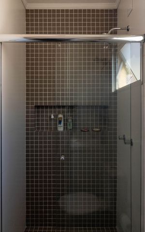 Casa à venda com 410m², 4 quartos e 3 vagas Casa à venda com 410m², 4 quartos e 3 vagasBanheiro