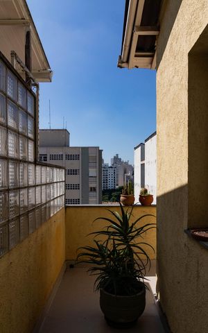Casa à venda com 410m², 4 quartos e 3 vagas Casa à venda com 410m², 4 quartos e 3 vagasVaranda
