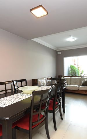 Casa para alugar com 190m², 3 quartos e 2 vagasSala