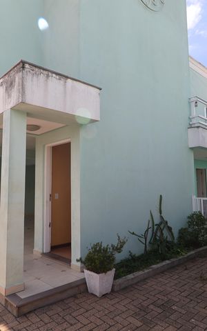 Casa à venda com 327m², 5 quartos e 3 vagasFachada