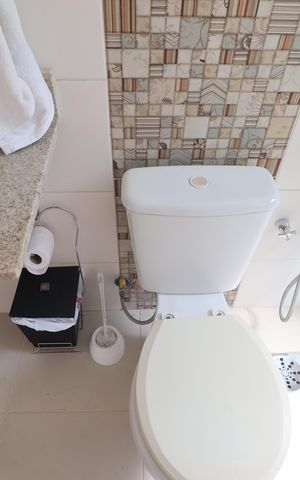 Casa à venda com 327m², 5 quartos e 3 vagasBanheiro 