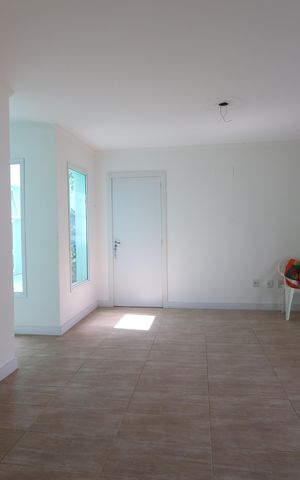 Casa à venda com 327m², 5 quartos e 3 vagasSala