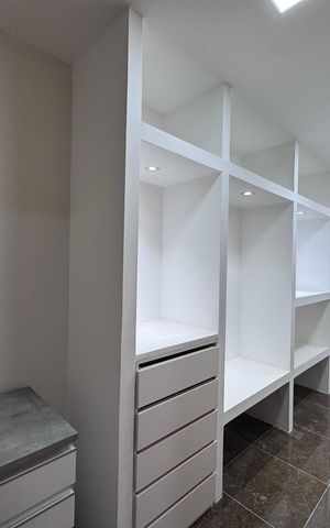 Casa de condomínio à venda com 410m², 4 quartos e 2 vagas Casa de condomínio à venda com 410m², 4 quartos e 2 vagasSuíte 2 - Closet