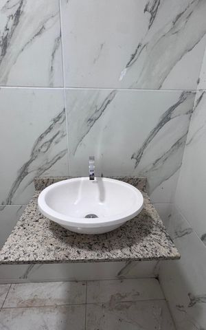 Casa de condomínio à venda com 410m², 4 quartos e 2 vagas Casa de condomínio à venda com 410m², 4 quartos e 2 vagasÁrea externa - Lavabo