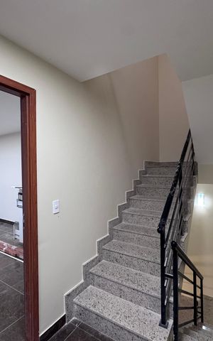 Casa de condomínio à venda com 410m², 4 quartos e 2 vagas Casa de condomínio à venda com 410m², 4 quartos e 2 vagasSala