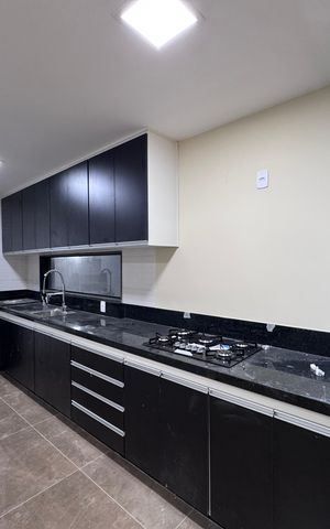 Casa de condomínio à venda com 410m², 4 quartos e 2 vagas Casa de condomínio à venda com 410m², 4 quartos e 2 vagasCozinha