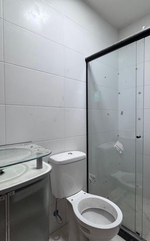 Casa de condomínio à venda com 410m², 4 quartos e 2 vagas Casa de condomínio à venda com 410m², 4 quartos e 2 vagasBanheiro Social