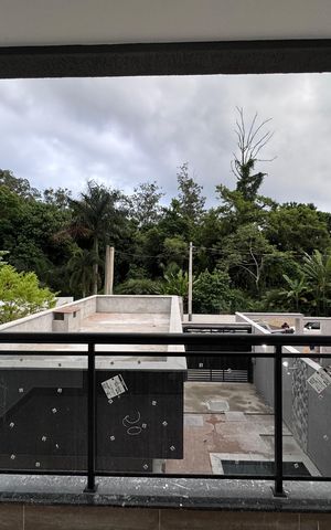 Casa de condomínio à venda com 410m², 4 quartos e 2 vagas Casa de condomínio à venda com 410m², 4 quartos e 2 vagasSuíte 2 - Varanda