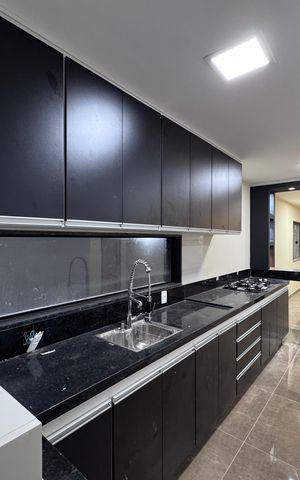 Casa de condomínio à venda com 410m², 4 quartos e 2 vagas Casa de condomínio à venda com 410m², 4 quartos e 2 vagasCozinha
