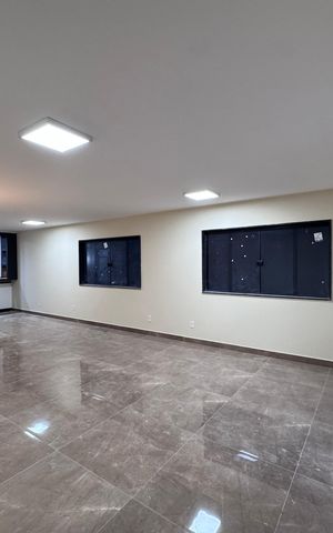 Casa de condomínio à venda com 410m², 4 quartos e 2 vagas Casa de condomínio à venda com 410m², 4 quartos e 2 vagasSala
