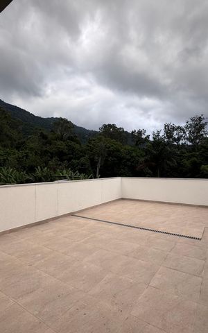 Casa de condomínio à venda com 410m², 4 quartos e 2 vagas Casa de condomínio à venda com 410m², 4 quartos e 2 vagasTerraço
