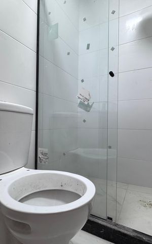 Casa de condomínio à venda com 410m², 4 quartos e 2 vagas Casa de condomínio à venda com 410m², 4 quartos e 2 vagasBanheiro Social