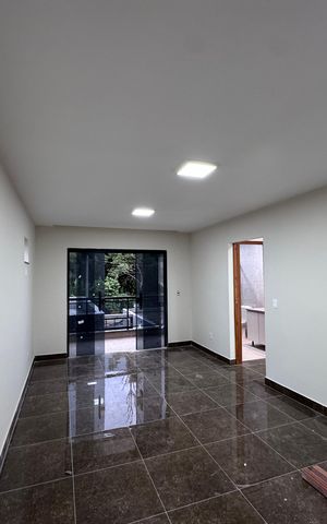 Casa de condomínio à venda com 410m², 4 quartos e 2 vagas Casa de condomínio à venda com 410m², 4 quartos e 2 vagasSuíte 2