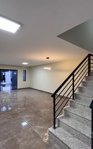 Casa de condomínio à venda com 410m², 4 quartos e 2 vagas Casa de condomínio à venda com 410m², 4 quartos e 2 vagasSala
