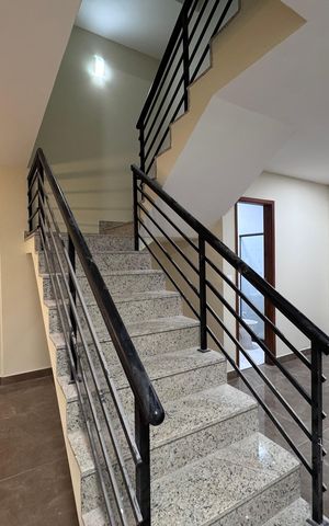 Casa de condomínio à venda com 410m², 4 quartos e 2 vagas Casa de condomínio à venda com 410m², 4 quartos e 2 vagasSala