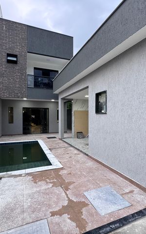 Casa de condomínio à venda com 410m², 4 quartos e 2 vagas Casa de condomínio à venda com 410m², 4 quartos e 2 vagasÁrea externa
