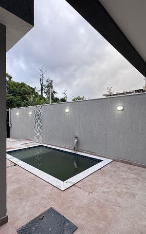 Casa de condomínio à venda com 410m², 4 quartos e 2 vagas Casa de condomínio à venda com 410m², 4 quartos e 2 vagasÁrea externa