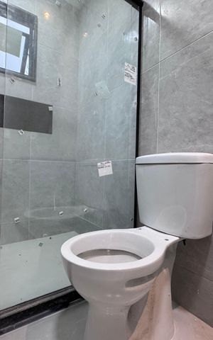 Casa de condomínio à venda com 410m², 4 quartos e 2 vagas Casa de condomínio à venda com 410m², 4 quartos e 2 vagasSuíte 2 - Banheiro