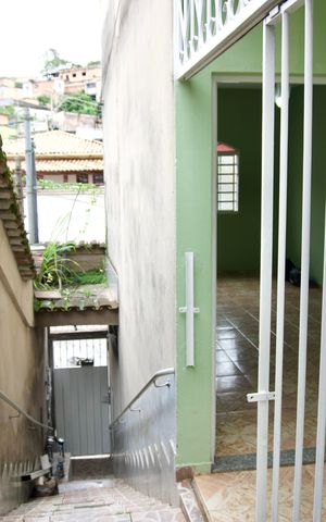 Casa para alugar com 70m², 3 quartos e sem vaga Casa para alugar com 70m², 3 quartos e sem vagaEscada