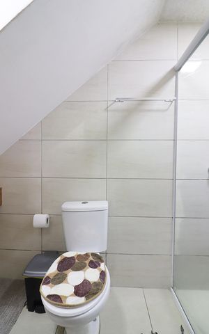 Casa à venda com 118m², 3 quartos e 2 vagasBanheiro Social