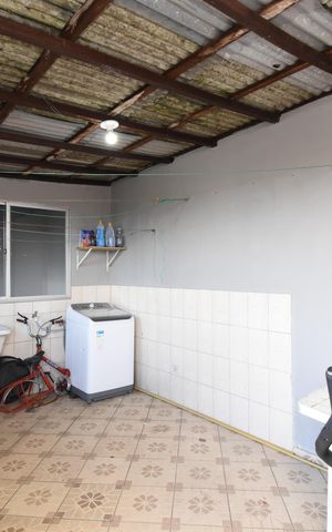 Casa à venda com 80m², 3 quartos e 1 vagaÁrea de Serviço