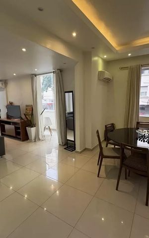 Apartamento à venda com 152m², 3 quartos e sem vaga Apartamento à venda com 152m², 3 quartos e sem vagaSala