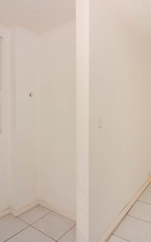 Casa de condomínio à venda com 212m², 3 quartos e 3 vagas Casa de condomínio à venda com 212m², 3 quartos e 3 vagasQuarto 2 - Closet
