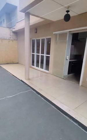 Casa de condomínio para alugar com 150m², 3 quartos e 2 vagas