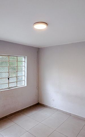 Casa à venda com 200m², 2 quartos e sem vaga Casa à venda com 200m², 2 quartos e sem vagaSala