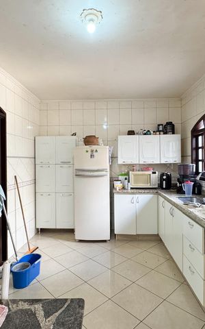 Casa à venda com 282m², 4 quartos e 2 vagasCozinha 
