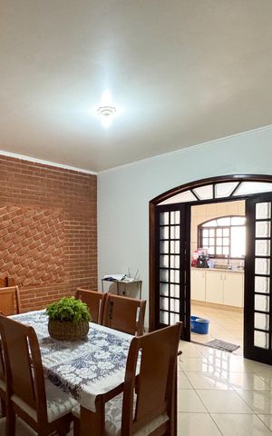 Casa à venda com 282m², 4 quartos e 2 vagasSala de jantar 
