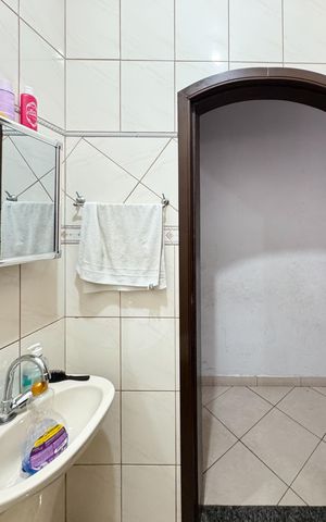 Casa à venda com 282m², 4 quartos e 2 vagasLavabo