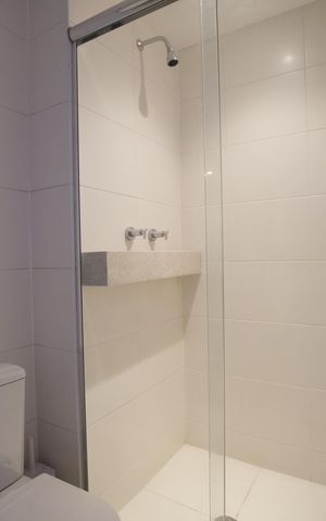 Apartamento à venda com 98m², 2 quartos e 2 vagas Apartamento à venda com 98m², 2 quartos e 2 vagasBanheiro da Suíte 1