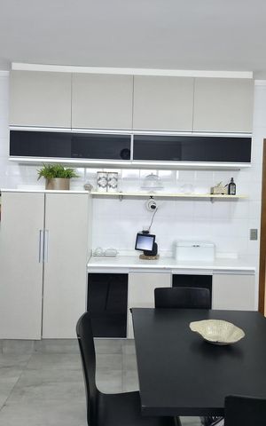 Casa à venda com 373m², 4 quartos e 4 vagas Casa à venda com 373m², 4 quartos e 4 vagasCozinha
