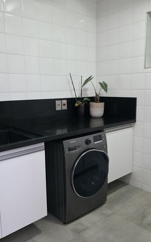 Casa à venda com 373m², 4 quartos e 4 vagas Casa à venda com 373m², 4 quartos e 4 vagasÁrea de serviço