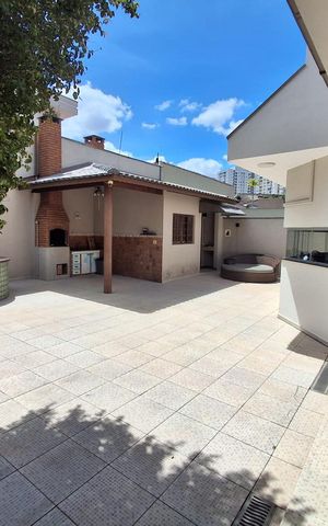 Casa à venda com 373m², 4 quartos e 4 vagas Casa à venda com 373m², 4 quartos e 4 vagasÁrea externa
