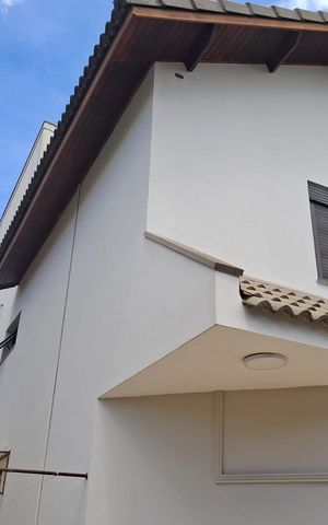 Casa à venda com 373m², 4 quartos e 4 vagas Casa à venda com 373m², 4 quartos e 4 vagasFachada