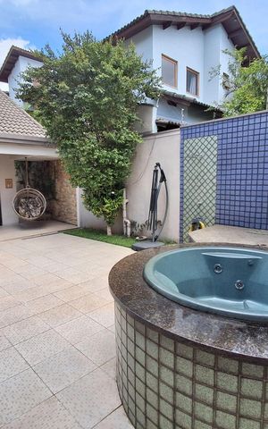 Casa à venda com 373m², 4 quartos e 4 vagas Casa à venda com 373m², 4 quartos e 4 vagasHidromassagem