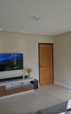 Casa à venda com 373m², 4 quartos e 4 vagas Casa à venda com 373m², 4 quartos e 4 vagasSala