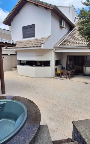 Casa à venda com 373m², 4 quartos e 4 vagas Casa à venda com 373m², 4 quartos e 4 vagasHidromassagem