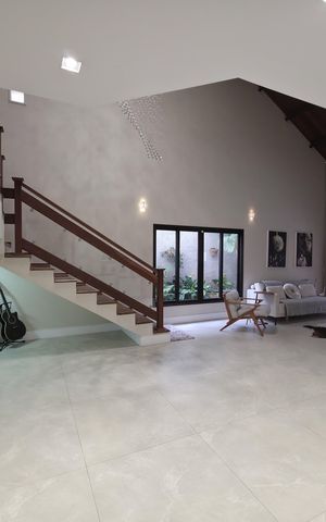 Casa à venda com 373m², 4 quartos e 4 vagas Casa à venda com 373m², 4 quartos e 4 vagasSala