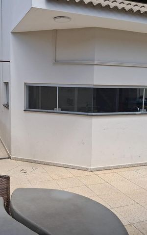 Casa à venda com 373m², 4 quartos e 4 vagas Casa à venda com 373m², 4 quartos e 4 vagasÁrea externa