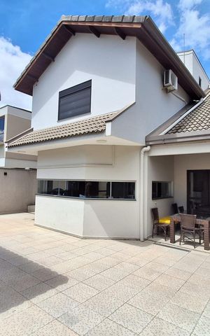 Casa à venda com 373m², 4 quartos e 4 vagas Casa à venda com 373m², 4 quartos e 4 vagasÁrea externa