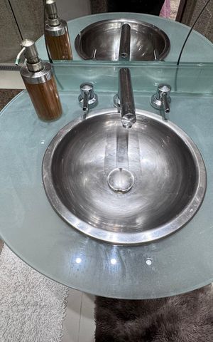 Apartamento para alugar com 200m², 3 quartos e 2 vagas Apartamento para alugar com 200m², 3 quartos e 2 vagasSuíte 2 (Segundo Andar) - Banheiro