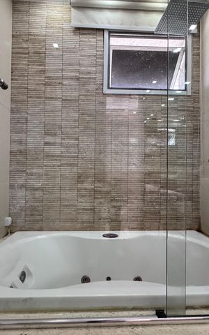 Apartamento para alugar com 200m², 3 quartos e 2 vagas Apartamento para alugar com 200m², 3 quartos e 2 vagasSuíte 1 - Banheiro